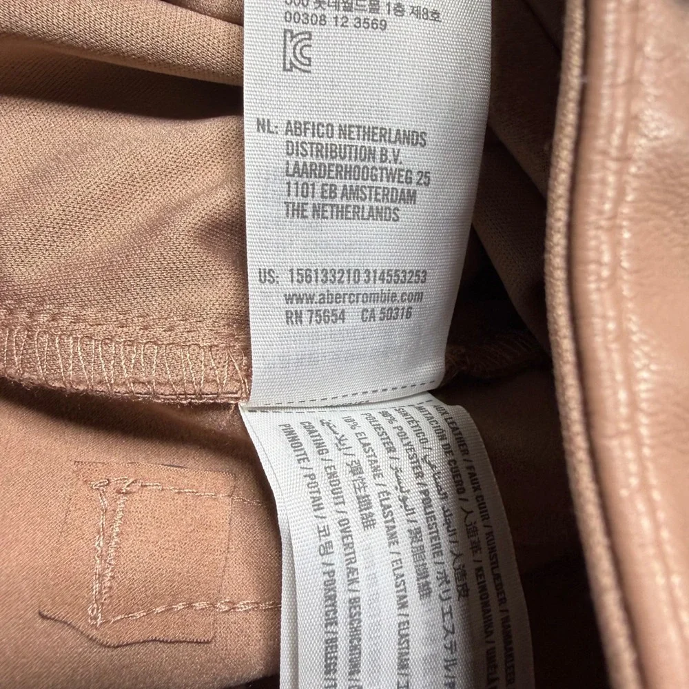 Abercrombie & Fitch The 90s Straight Ultra High Rise Tan Faux Leather Pant 29 8L